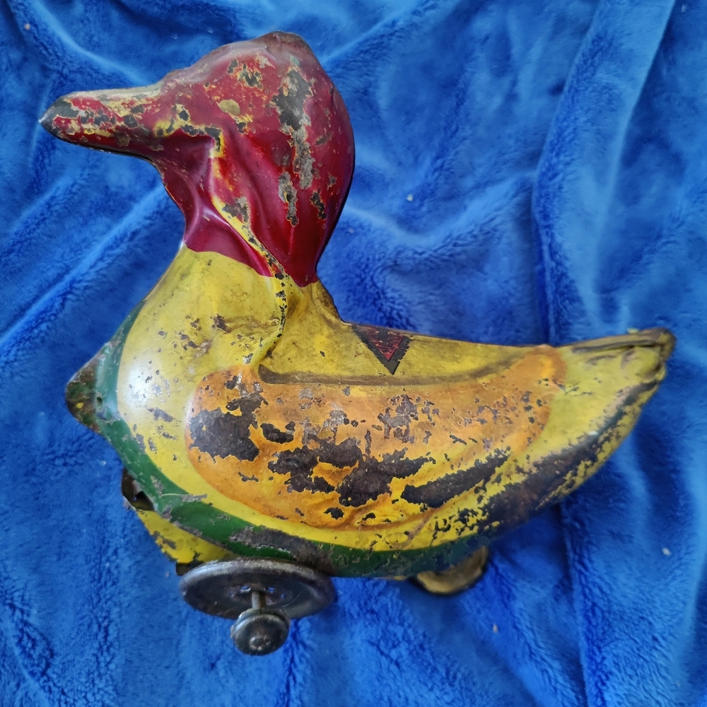 RARE FIND 1920sAntique Dayton Schieble Mechanical Pressed Steel Duck Toy